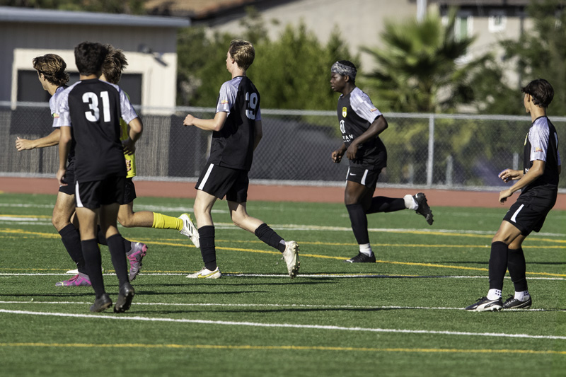 U19-Boys-Getting-Close-To-Scoring - Los Gatos United Soccer Club Los Gatos United U19 Boys in home black uniform kit moving in on the goals with five players.